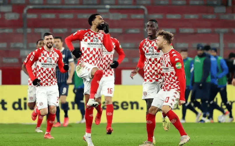 德甲焦点战：美因茨VS拜仁，豪门碾压还是黑马逆袭？